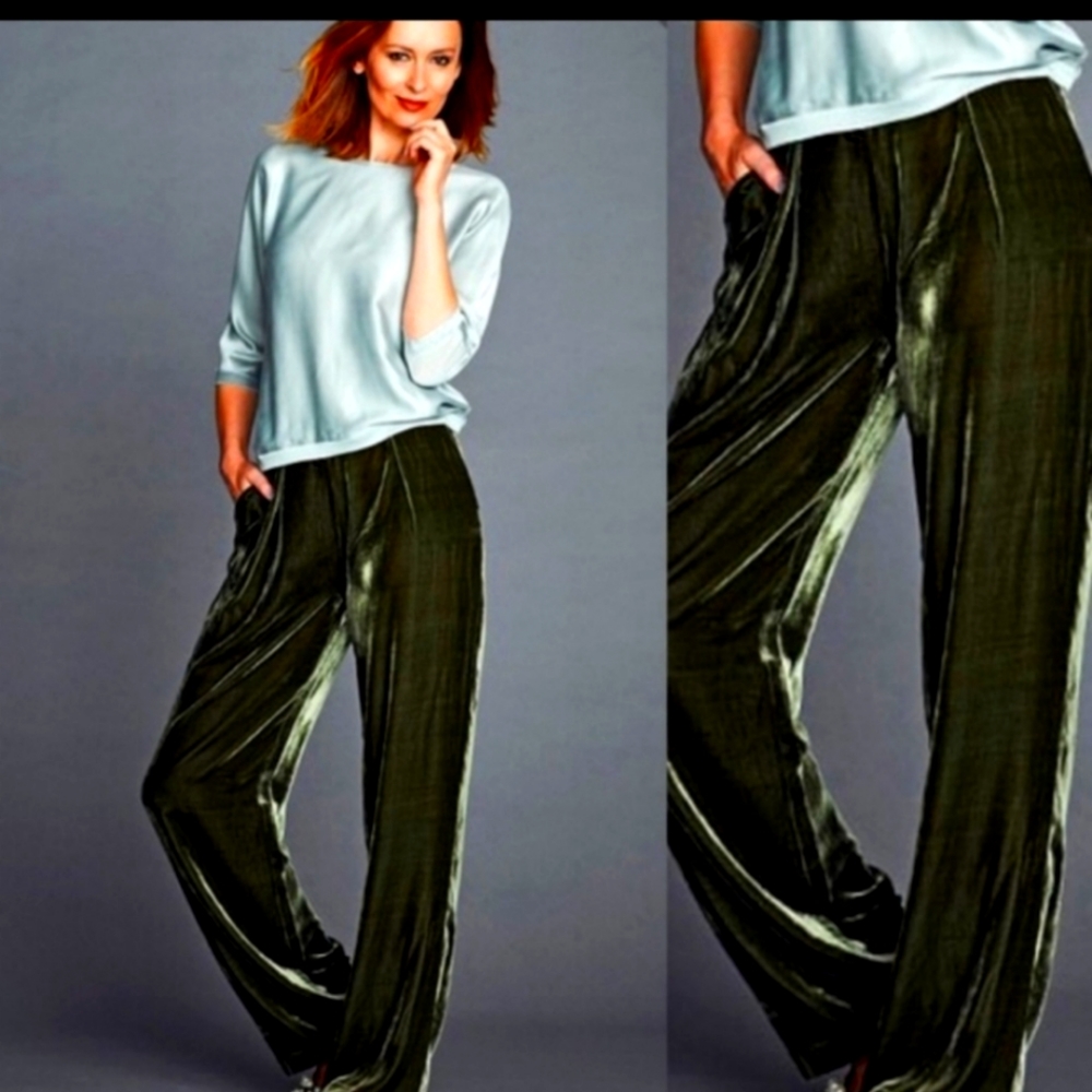 Massimo Dutti Pleated Pants Size 8 luxurious dark green velvet .